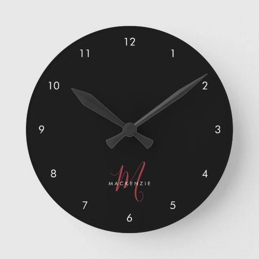 Elegante Moderne Zwarte Rode Script Monogram Ronde Klok (Voorkant)