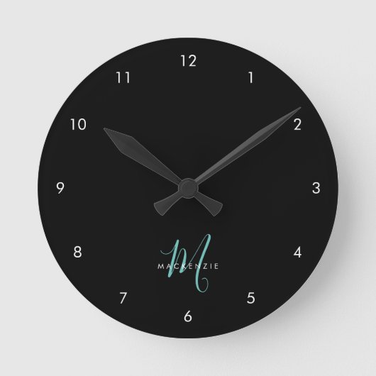 Elegante Moderne Zwarte Teal Script Monogram Ronde Klok (Voorkant)