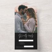 Elegante moderne zwarte trouwfoto met RSVP All In One Uitnodiging (Binnen)