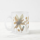 Elegante Mok met ingewikkeld goudwerk. (Links)