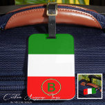 Elegante monogram Italiaanse vlag Bagagelabel<br><div class="desc">Neem een stukje Italië mee, waar je ook reist met ons Elegant Monogrammed Italian Flag Bagagelabel. Het is zorgvuldig vervaardigd met een Italiaans-geïnspireerd ontwerp, het is de belichaming van chique functionaliteit. De levendige kleuren van de Italiaanse vlag, groen, wit en rood, zijn prachtig belichaamd in het label, waardoor het een...</div>
