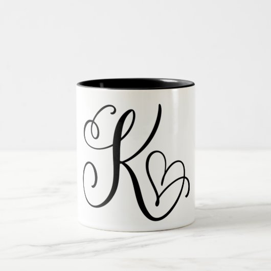 ELEGANTE MONOGRAM KLEUR ZWARTE LETTER "K" TWEEKLEURIGE KOFFIEMOK (Center)