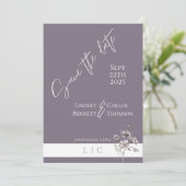 Elegante monogram minimalistische paarse kalligraf save the date (Staand voorkant)
