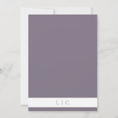 Elegante monogram minimalistische paarse kalligraf save the date (Achterkant)