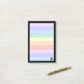 Elegante monogram op pastel regenboog & zwarte lij post-it® notes (Op bureau)