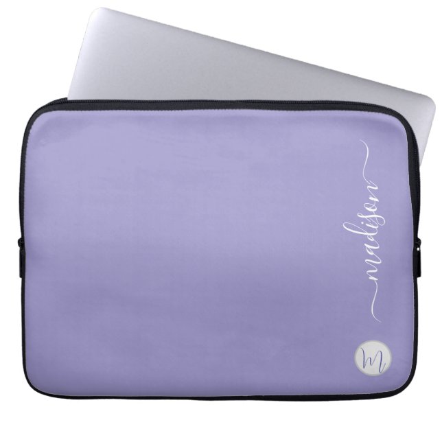 Elegante Monogram Paarse Script Kantoor School Laptop Sleeve (Voorkant)
