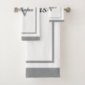 Elegante Monogram Script Naam Met Rand Bad Handdoek (Insitu)