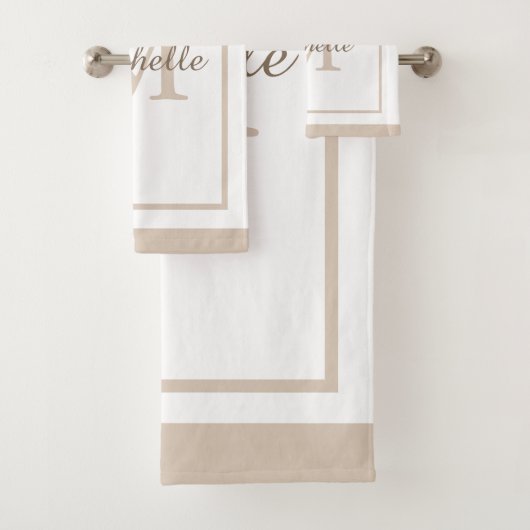 Elegante Monogram Script Naam Met Rand Bad Handdoek (Insitu)