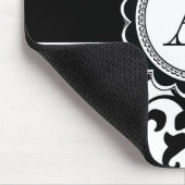 Elegante Monogrammed Scroll Damask Zwart en Wit Muismat (Hoek)