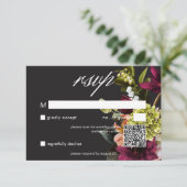 Elegante Moody Burgundy & Roze Bloemen QR Code RSVP Kaartje (Staand voorkant)