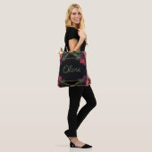 Elegante moody peachy roze boho bloemen tote bag (Op model)