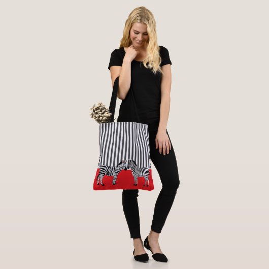 Elegante mooie zebra zwarte strepen Rood Tote Bag (Op model)