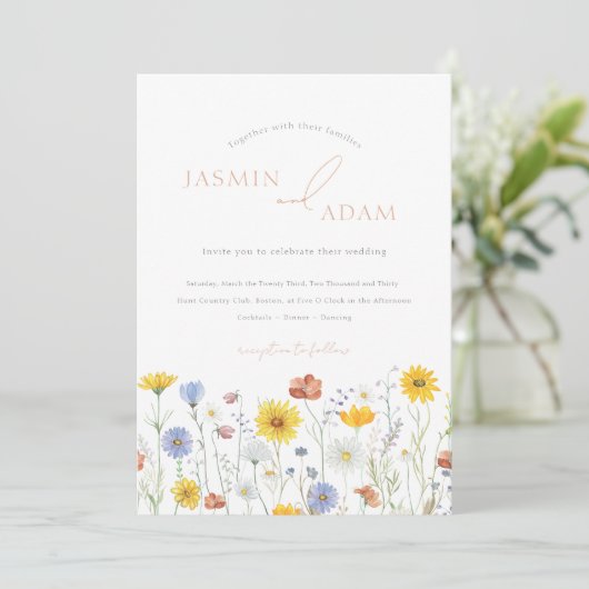 Elegante Mosterd Wildflowers Monogram bruiloft Kaart (Staand voorkant)