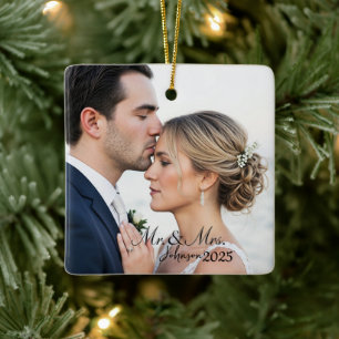 Elegante Mr. & Mrs. Aangepaste Trouwfoto Monogram Keramisch Ornament