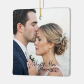 Elegante Mr. & Mrs. Aangepaste Trouwfoto Monogram Keramisch Ornament (Links)