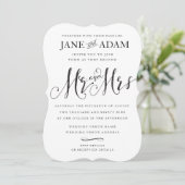 Elegante Mr & Mrs Typografie bruiloft uitnodiging (Staand voorkant)