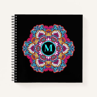 Elegante multi-kleur mandala bloeien monogram notitieboek
