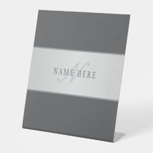 Elegante naam en monogram belettering (of andere t reclamebord met voetstuk