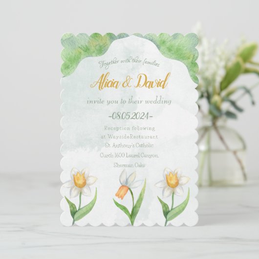 Elegante Narcissus Bloem Bruiloft Uitnodiging (Staand voorkant)