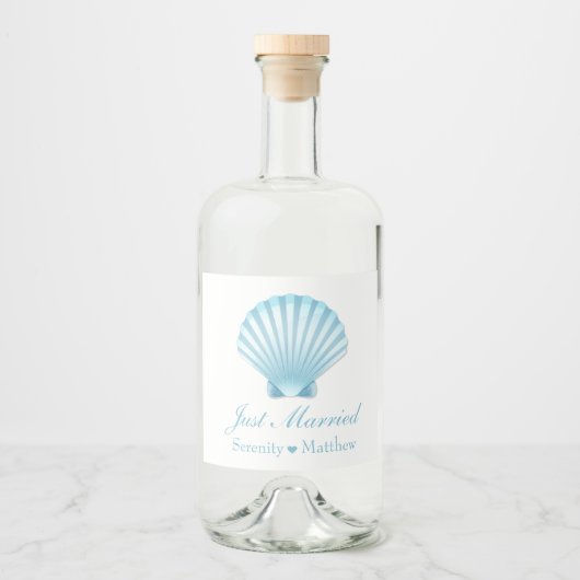 Elegante nautische blauwe schaal net getrouwd brui likeurfles etiket (Voorkant)