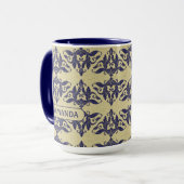 Elegante Navy Blauwe Gele Vintage Damask Monogram Mok (Voorkant links)