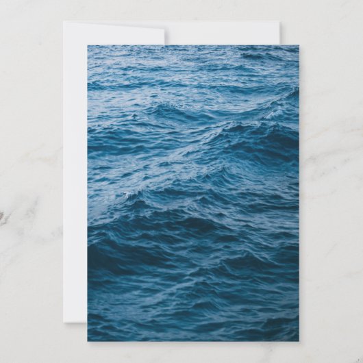 Elegante Navy Blauwe Oceaan Strand Kust Bruiloft Kaart (Achterkant)