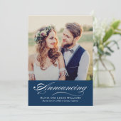 Elegante Navy Blauwe Script Trouwfoto Huwelijk Aankondiging (Staand voorkant)