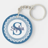 Elegante Navy Blauwe Witte Kant Monogram Naam Sleutelhanger (Achterkant)