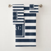Elegante Navy Blauwe Witte Streep Monogram Bad Handdoek (Insitu)