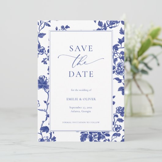 Elegante Navy Blue Floral Toile Save the Date Kaart (Staand voorkant)