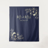 Elegante Navy Blue Mr & Mrs Wedding Achtergrond Wandkleed (Voorkant)