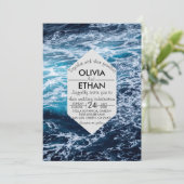 Elegante Navy Blue Ocean Waves Beach Wedding Kaart (Staand voorkant)