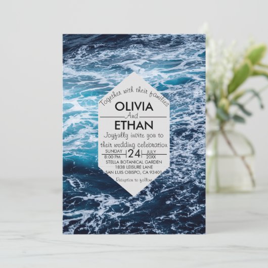 Elegante Navy Blue Ocean Waves Beach Wedding Kaart (Staand voorkant)