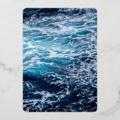 Elegante Navy Blue Ocean Waves Summer Beach Weddin Folie Uitnodiging (Achterkant)