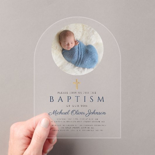 Elegante Navy Blue Script Boy Fotodoop Acryl Uitnodigingen (Insitu (Draagbaar))