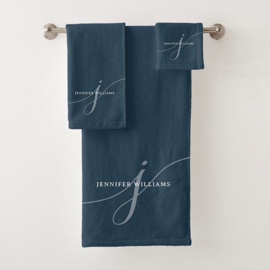 Elegante Navy Blue Script Monogram Typografie Bad Handdoek (Insitu)