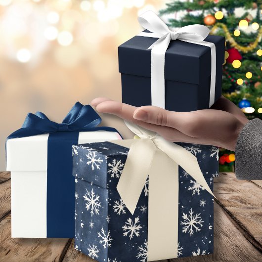 Elegante Navy Blue Snowflake Kerstmis Inpakpapier Vel