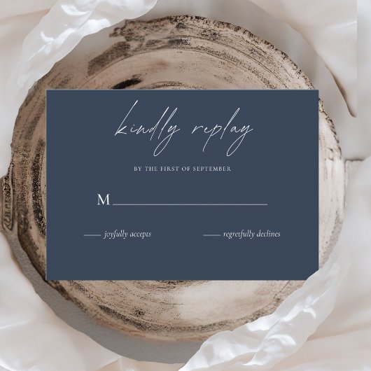 Elegante Navy Blue Wedding Minimalist Script RSVP Kaartje