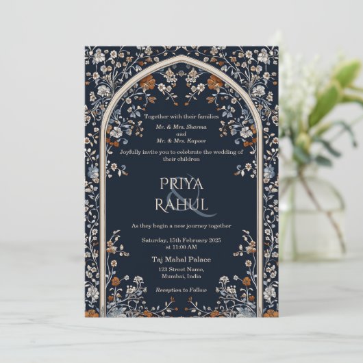 Elegante  Navy Floral Arch Indiase bruiloft Kaart (Staand voorkant)