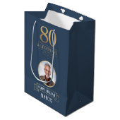 Elegante Navy & Gold 80e en legendarische verjaard Medium Cadeauzakje (Voorkant Gekanteld)