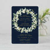 Elegante Navy Snowberry + Eucalyptus krans bruilof Folie Uitnodiging (Staand Voorkant)