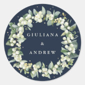 Elegante Navy Snowberry + Eucalyptus krans bruilof Ronde Sticker (Voorkant)
