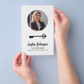Elegante Neutrale Foto QR Code Vastgoed Flyer (Hand)