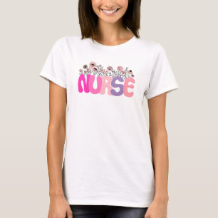 Elegante "Nurse" Typografie met Levendige Bloemen T-shirt