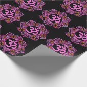 Elegante ohm mandala ontwerp roze paarse vlinders cadeaupapier (Hoek)