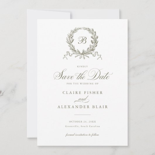 Elegante olijf eiken krans monogram save the date kaart (Voorkant)