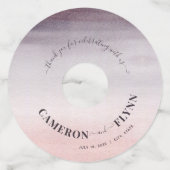 Elegante Ombre Plum + Roze Waterverf Bruiloftstoos Wijnglaslabel (Voorkant)