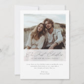 Elegante Onze Eerste Kerst Romantische Script Foto Feestdagenkaart (Voorkant)
