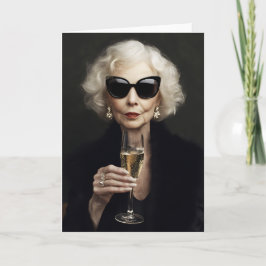 Elegante oudere vrouw met champagne