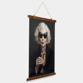 Elegante oudere vrouw met champagne hangend wandkleed (Gebogen)
